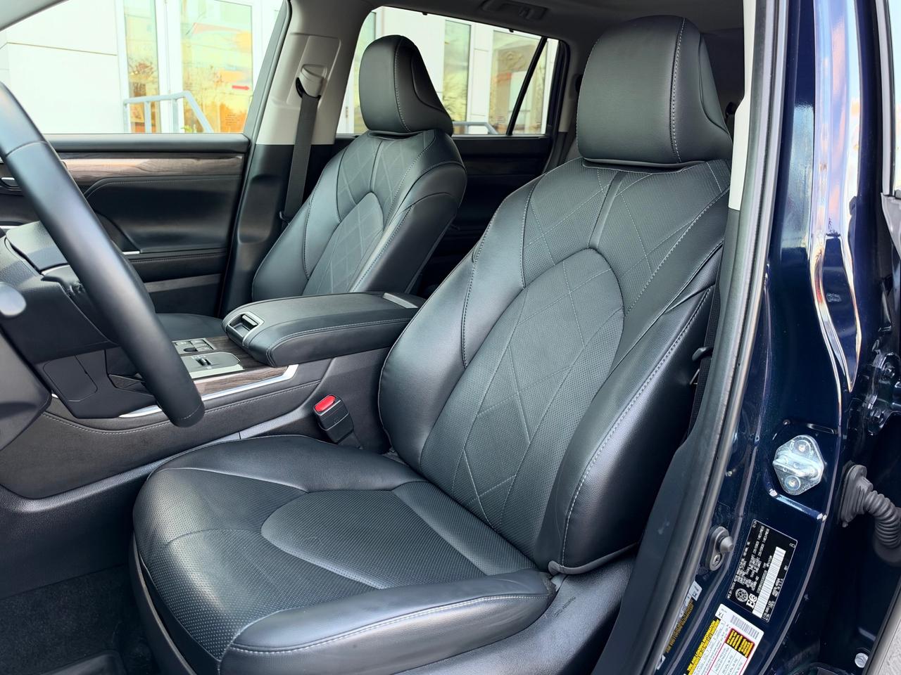 2025 Toyota Highlander HYBRID Limited HYBRID PLATINUM! Photo