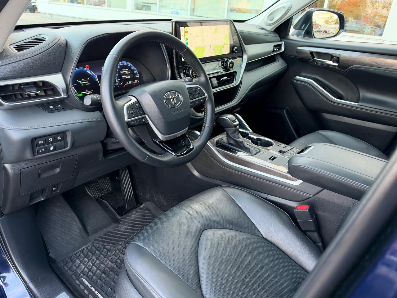 2025 Toyota Highlander HYBRID Limited HYBRID PLATINUM! Photo