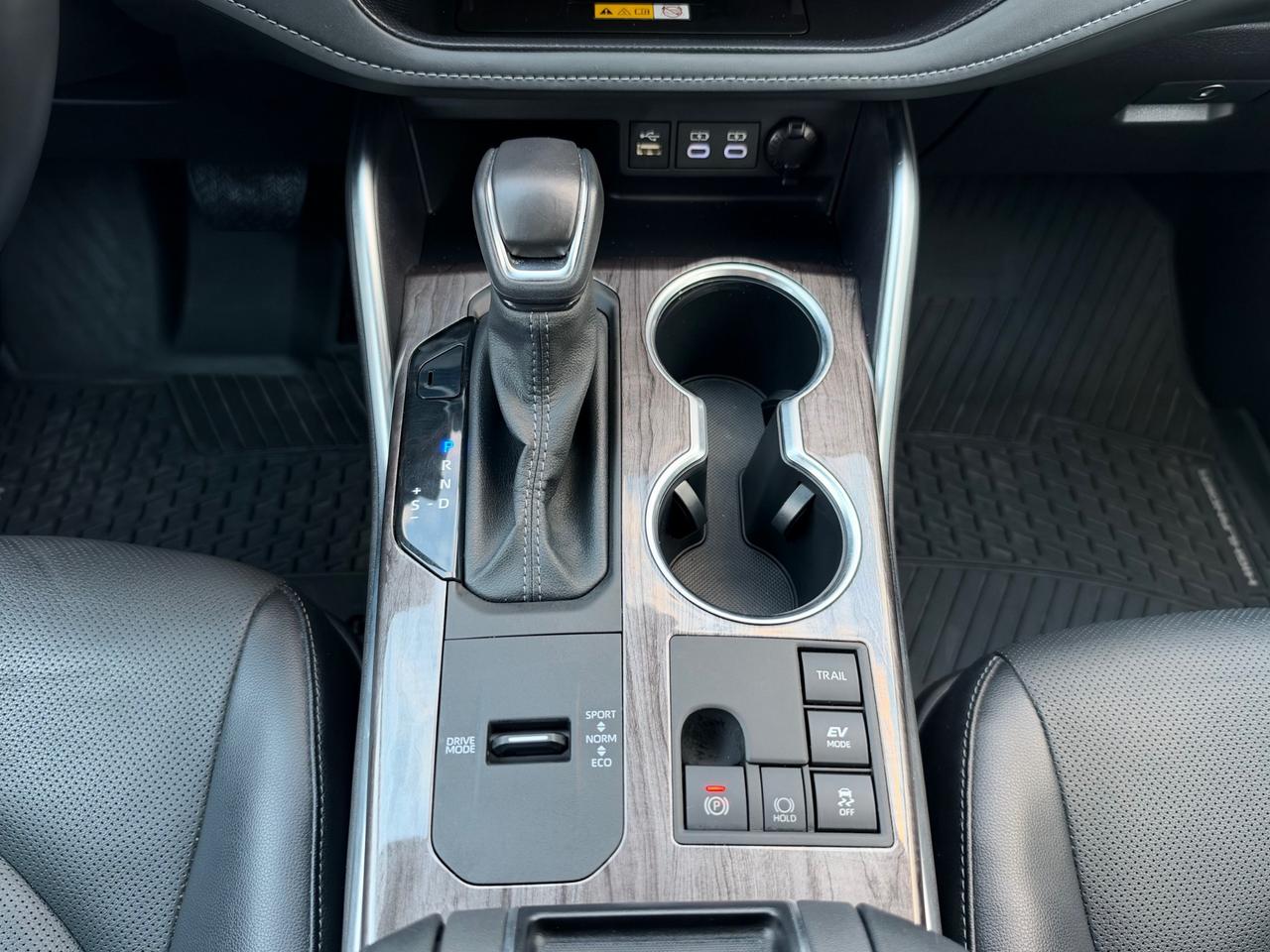 2025 Toyota Highlander HYBRID Limited HYBRID PLATINUM! Photo