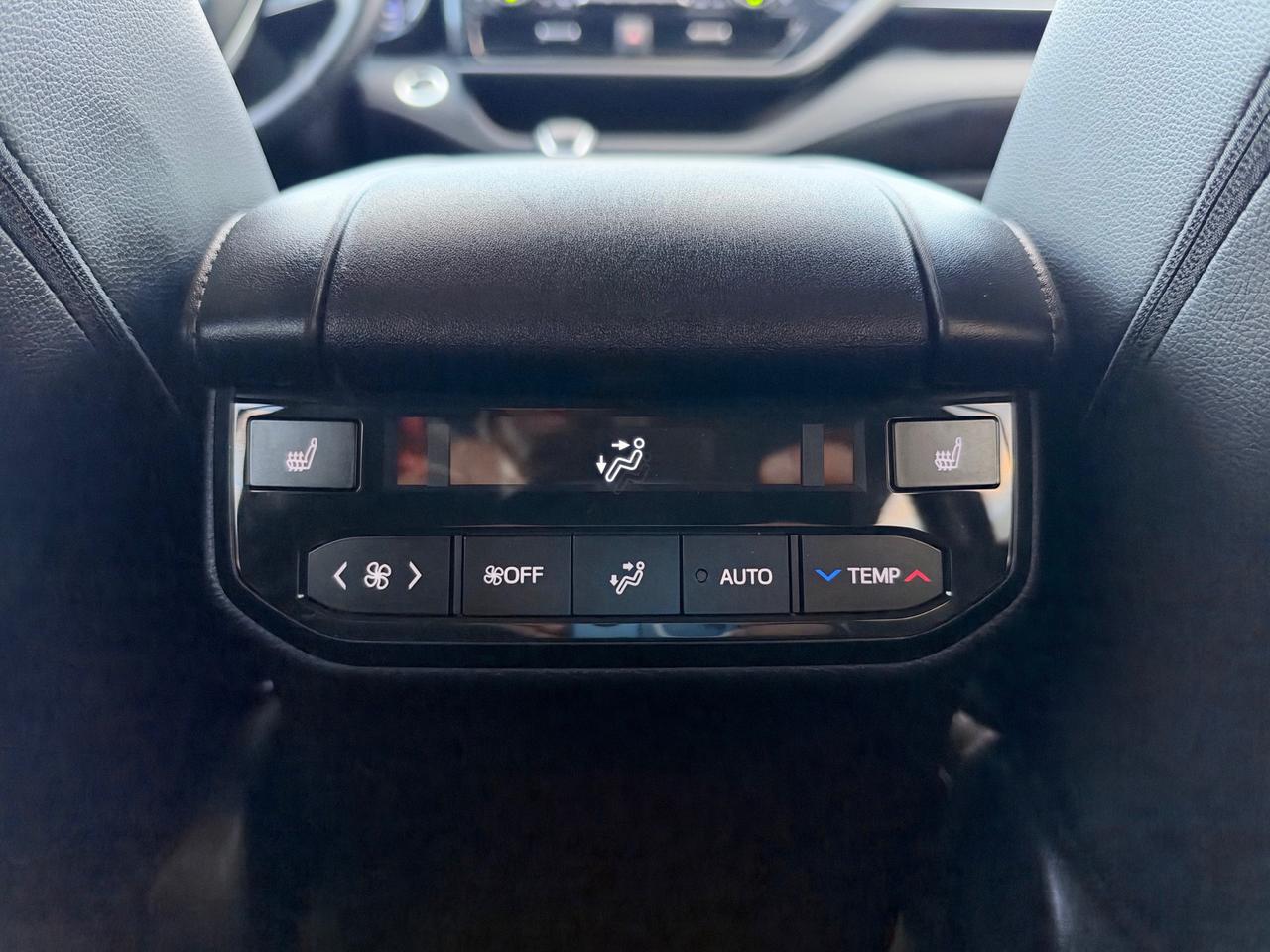 2025 Toyota Highlander HYBRID Limited HYBRID PLATINUM! Photo