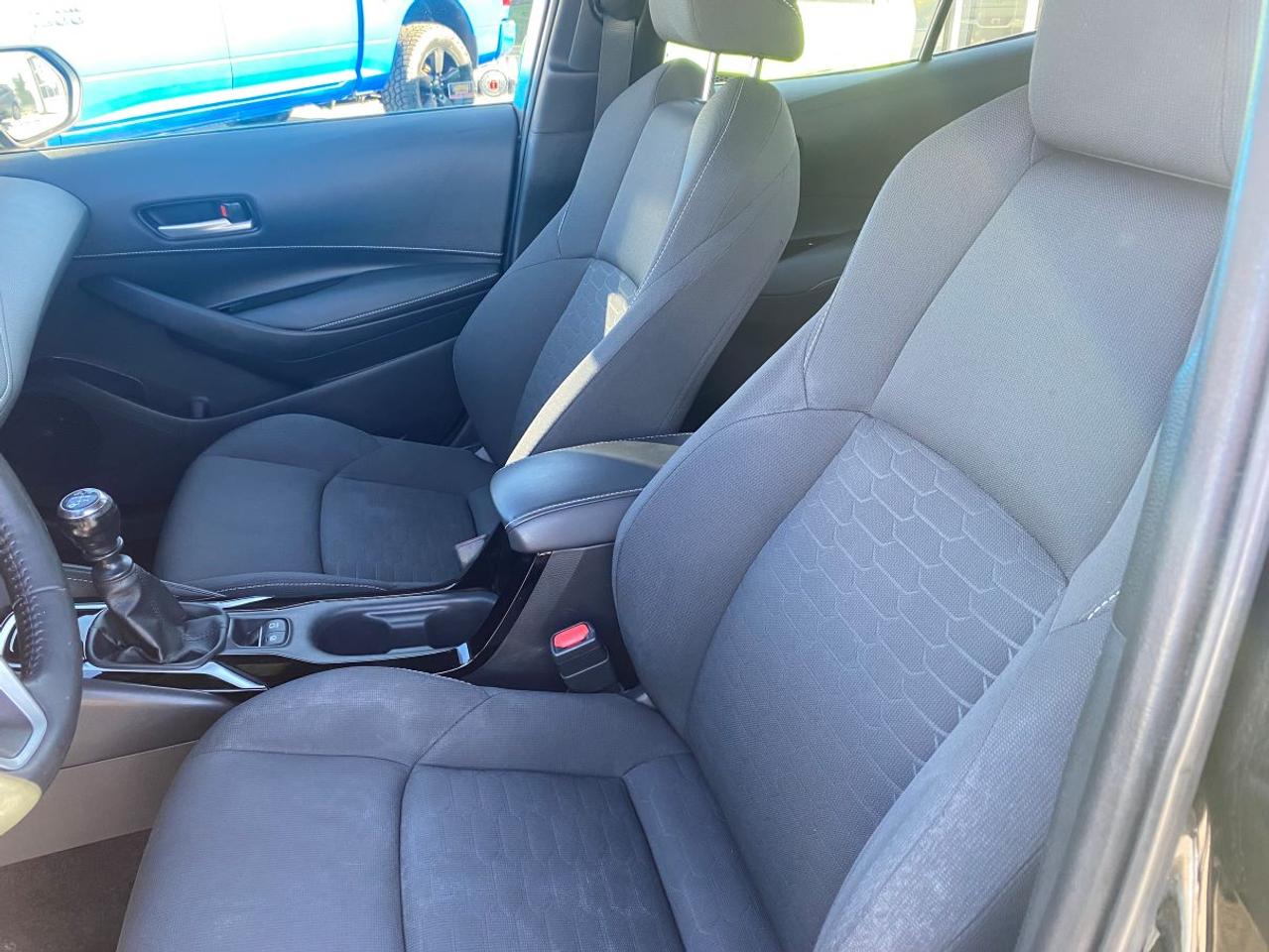 2019 Toyota Corolla SE WITH NEW ALL WEATHER TIRES!! Photo