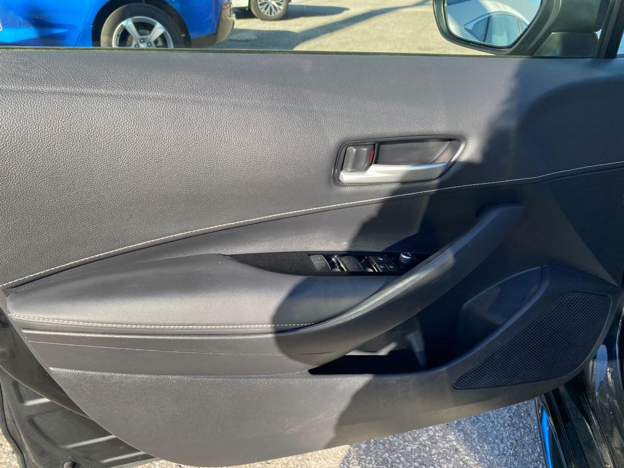 2019 Toyota Corolla SE WITH NEW ALL WEATHER TIRES!! Photo