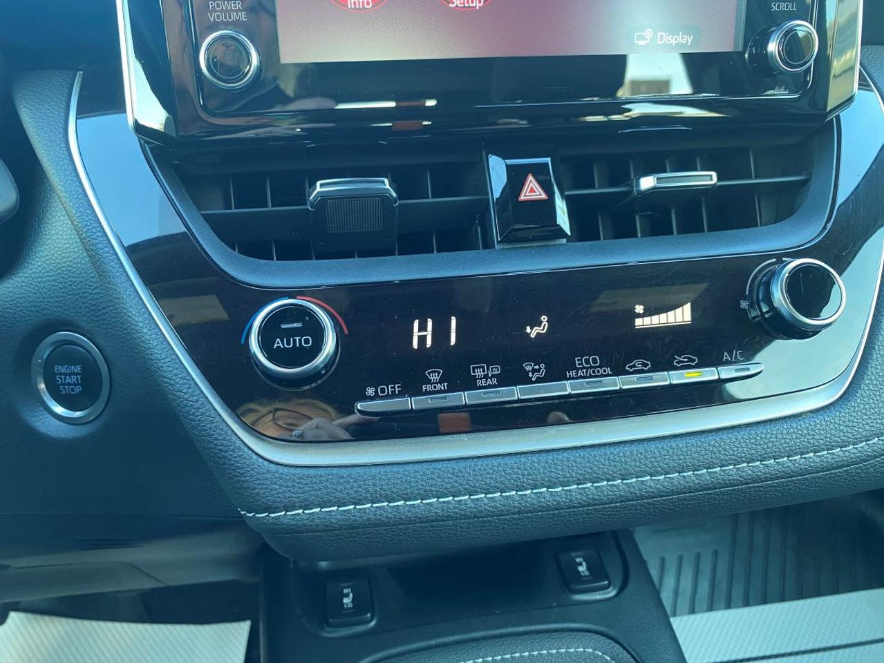 2019 Toyota Corolla SE WITH NEW ALL WEATHER TIRES!! Photo