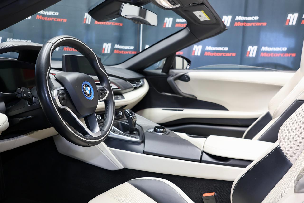 2020 BMW i8 Roadster - HEADSUP|NAVI|CAMERA|HARMAN KARDON Photo