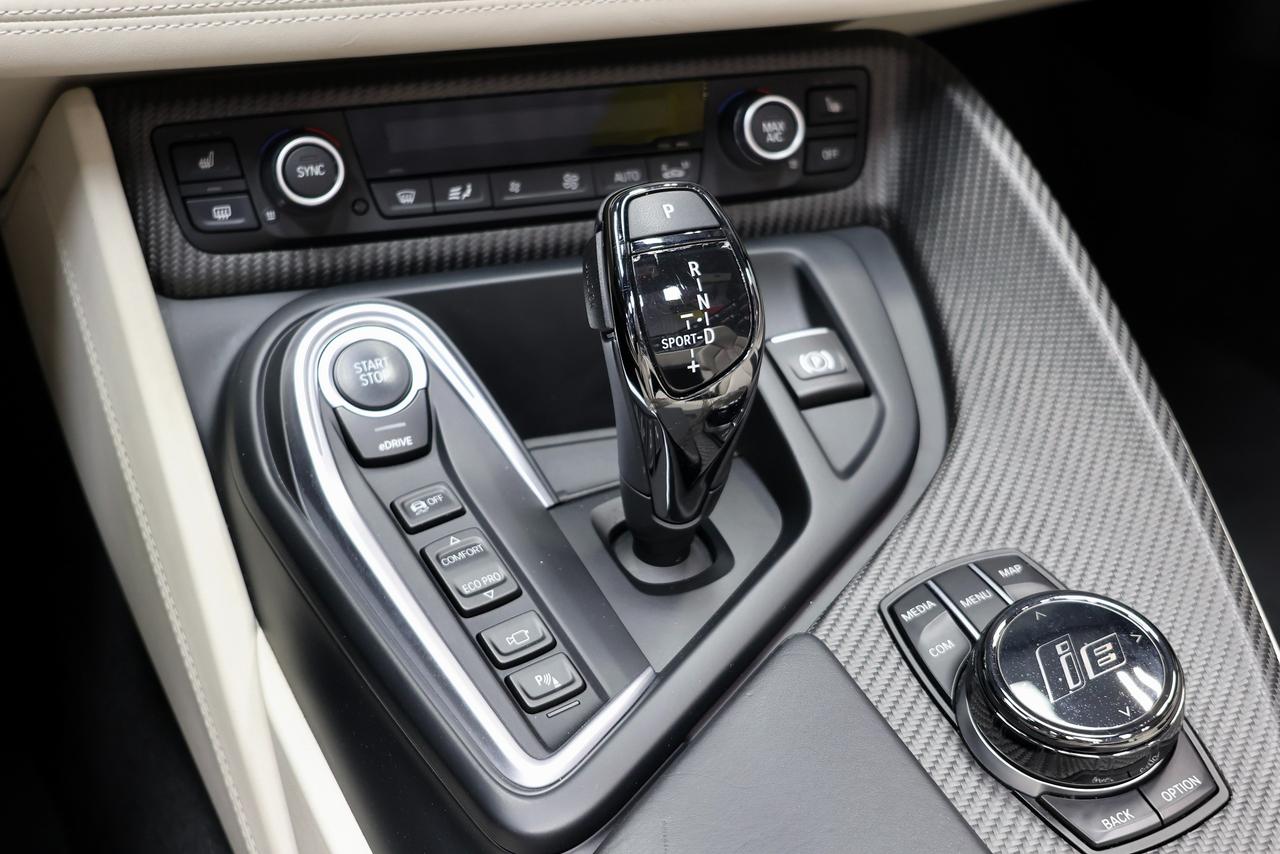 2020 BMW i8 Roadster - HEADSUP|NAVI|CAMERA|HARMAN KARDON Photo