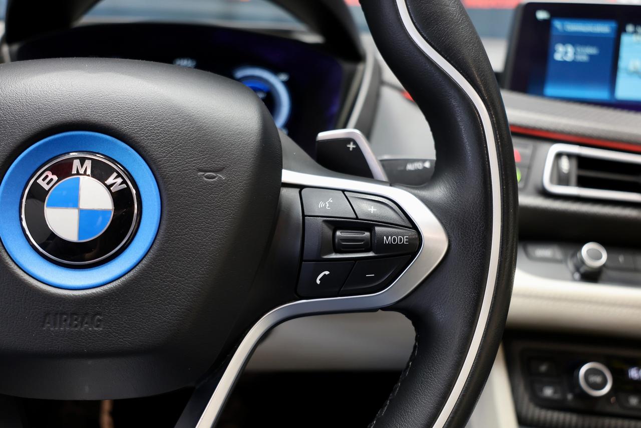 2020 BMW i8 Roadster - HEADSUP|NAVI|CAMERA|HARMAN KARDON Photo