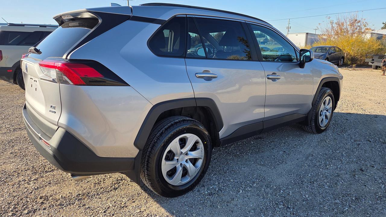 2021 Toyota RAV4 LE AWD Photo4