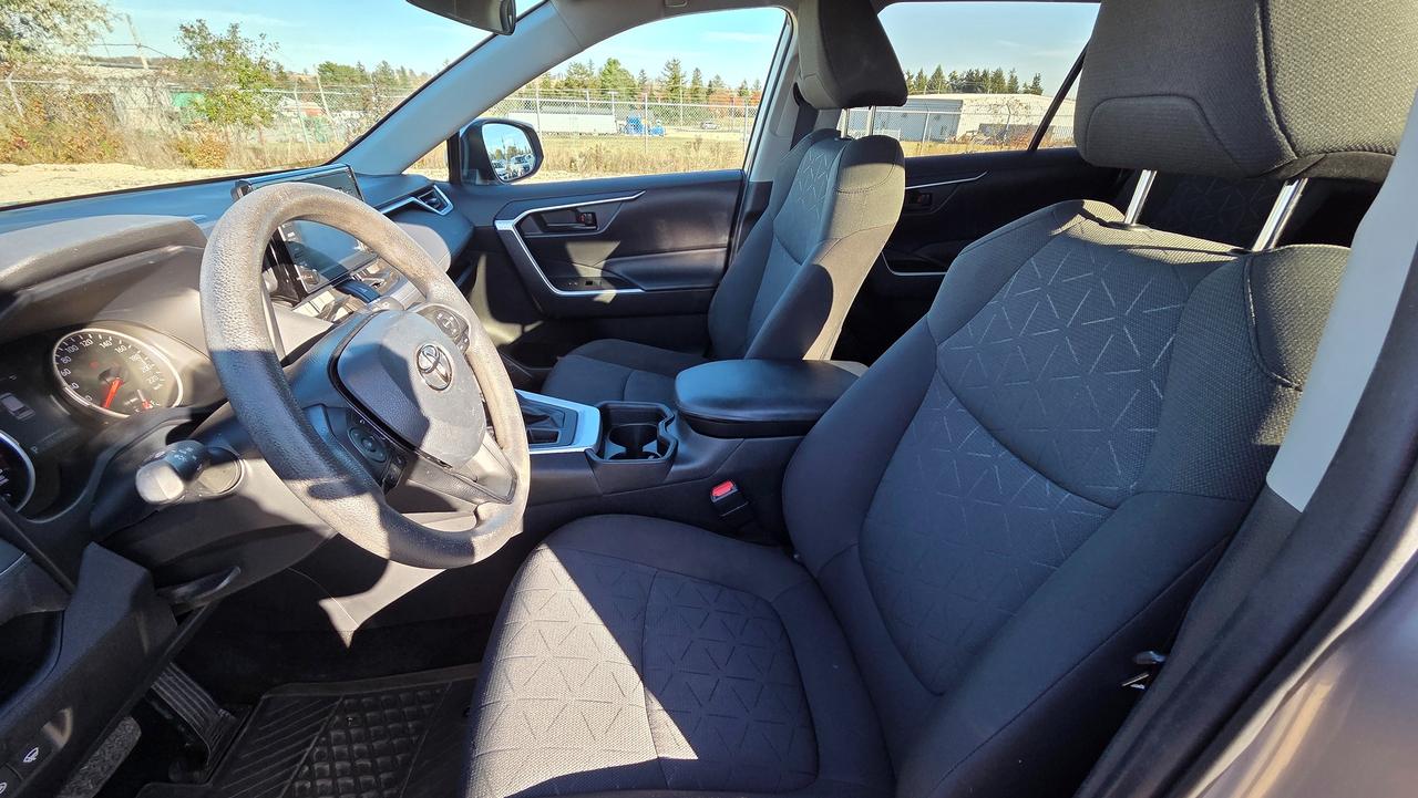2021 Toyota RAV4 LE AWD Photo