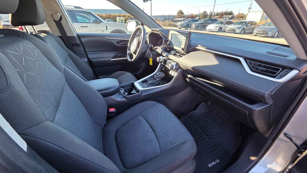 2021 Toyota RAV4 LE AWD Photo
