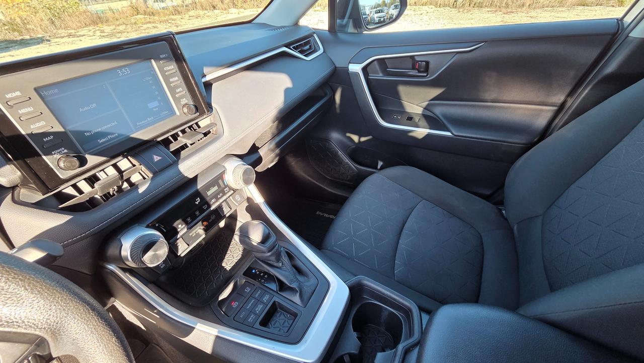 2021 Toyota RAV4 LE AWD Photo