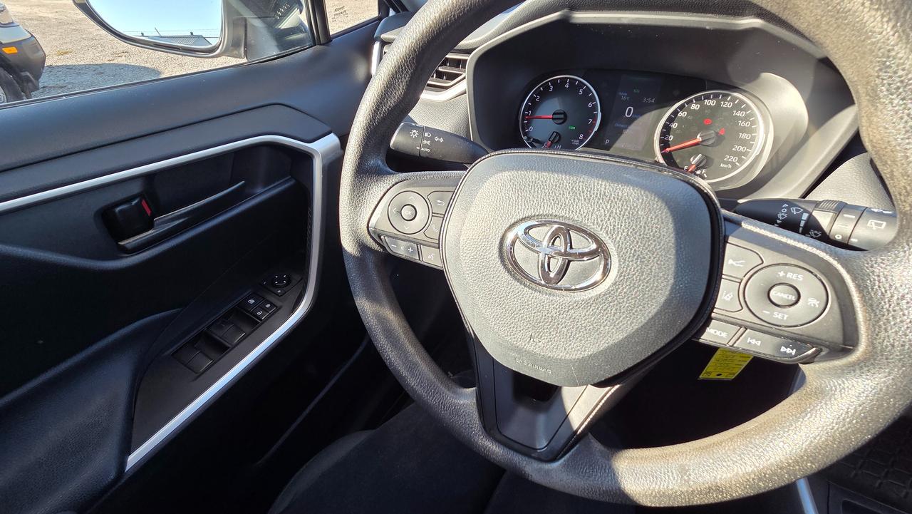 2021 Toyota RAV4 LE AWD Photo