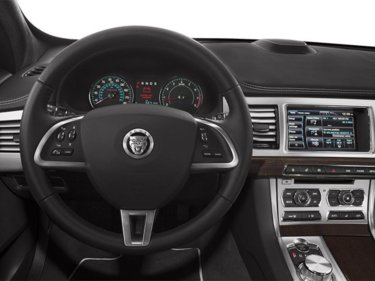 2014 Jaguar XF 4dr Sdn V6 AWD Photo