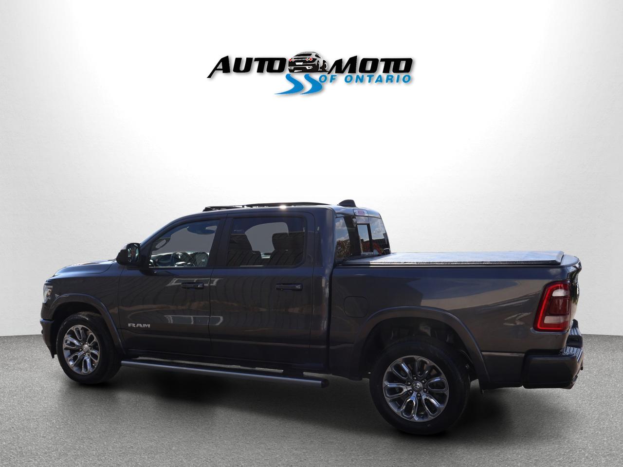 2022 RAM 1500 V8 LARAMIE CREW CAB 4WD *ACCIDENT FREE* CAMERA NAV BLUETOOTH LEATHER HEATED SEATS PANO ROOF CRUISE ALLOYS Photo