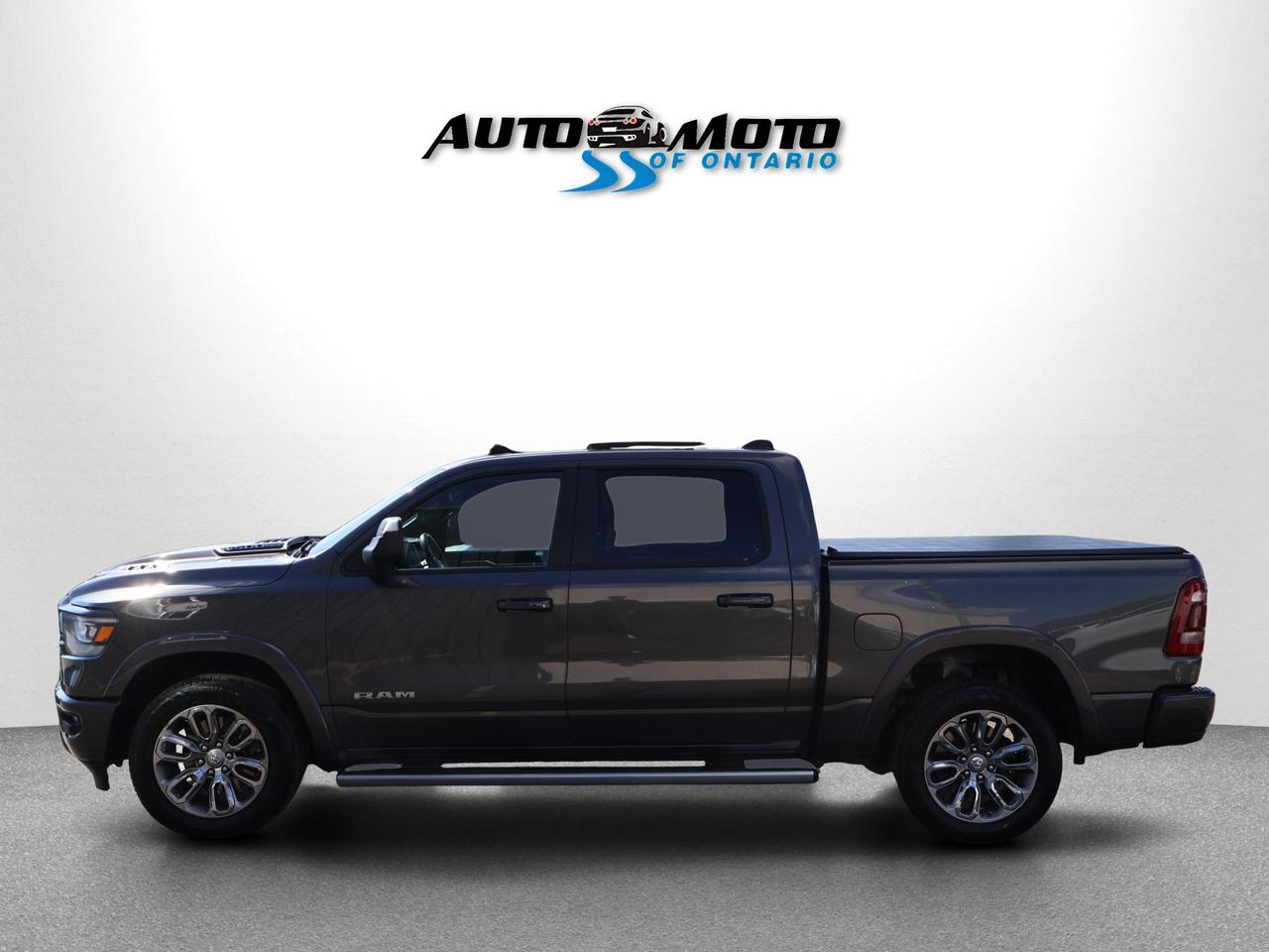 2022 RAM 1500 V8 LARAMIE CREW CAB 4WD *ACCIDENT FREE* CAMERA NAV BLUETOOTH LEATHER HEATED SEATS PANO ROOF CRUISE ALLOYS Photo