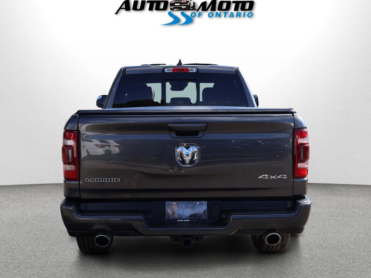 2022 RAM 1500 V8 LARAMIE CREW CAB 4WD *ACCIDENT FREE* CAMERA NAV BLUETOOTH LEATHER HEATED SEATS PANO ROOF CRUISE ALLOYS Photo
