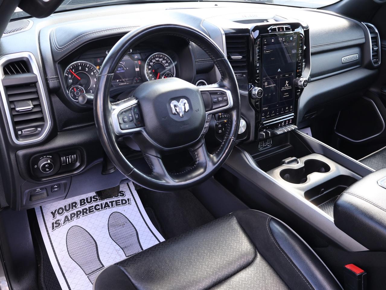 2022 RAM 1500 V8 LARAMIE CREW CAB 4WD *ACCIDENT FREE* CAMERA NAV BLUETOOTH LEATHER HEATED SEATS PANO ROOF CRUISE ALLOYS Photo