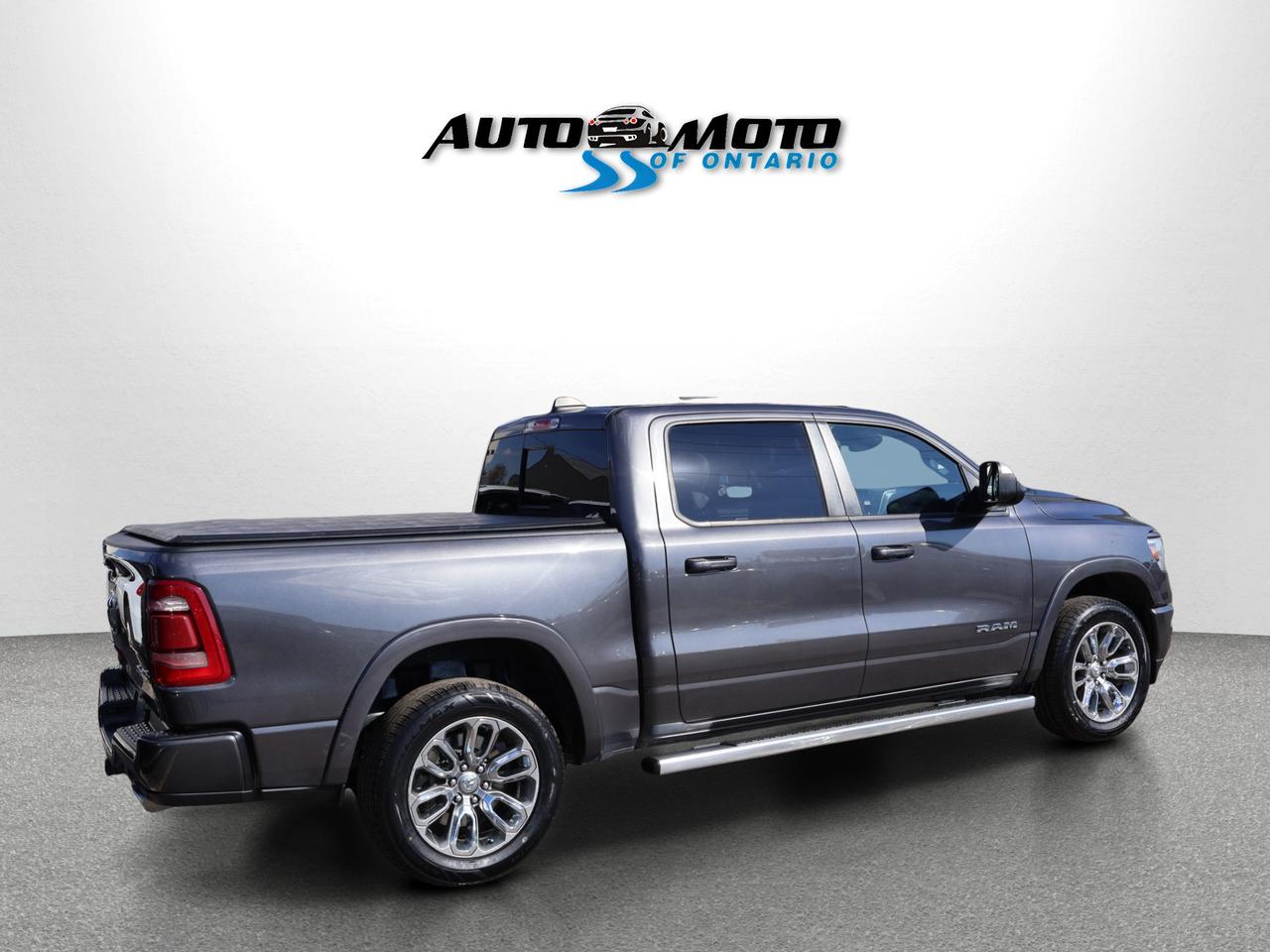 2022 RAM 1500 V8 LARAMIE CREW CAB 4WD *ACCIDENT FREE* CAMERA NAV BLUETOOTH LEATHER HEATED SEATS PANO ROOF CRUISE ALLOYS Photo