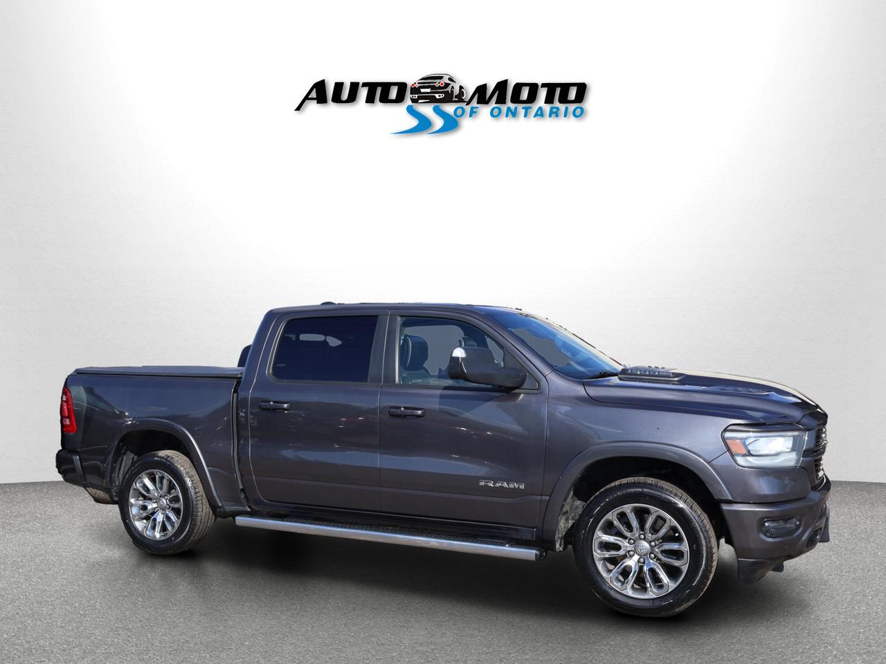 2022 RAM 1500 V8 LARAMIE CREW CAB 4WD *ACCIDENT FREE* CAMERA NAV BLUETOOTH LEATHER HEATED SEATS PANO ROOF CRUISE ALLOYS Photo