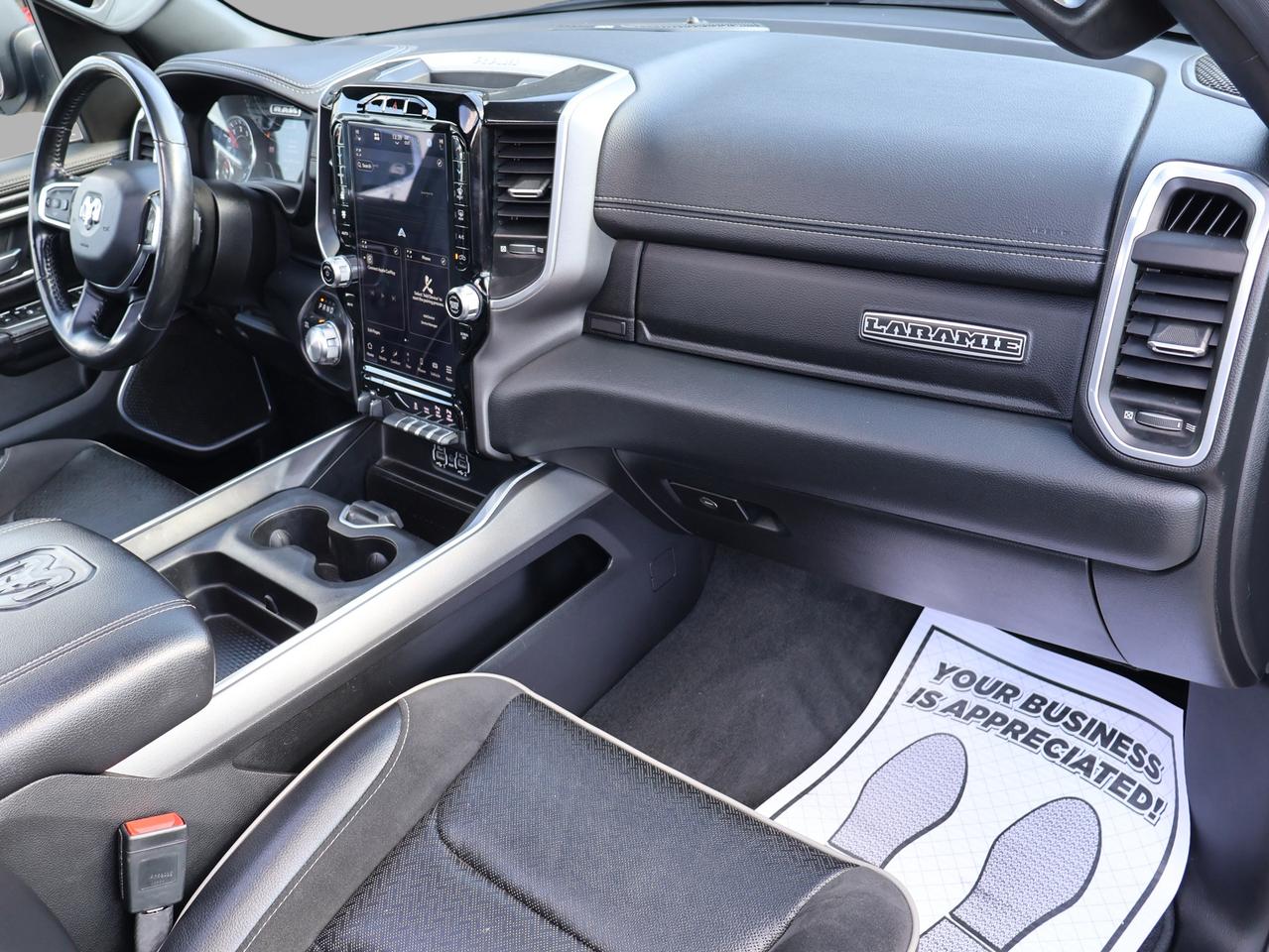 2022 RAM 1500 V8 LARAMIE CREW CAB 4WD *ACCIDENT FREE* CAMERA NAV BLUETOOTH LEATHER HEATED SEATS PANO ROOF CRUISE ALLOYS Photo