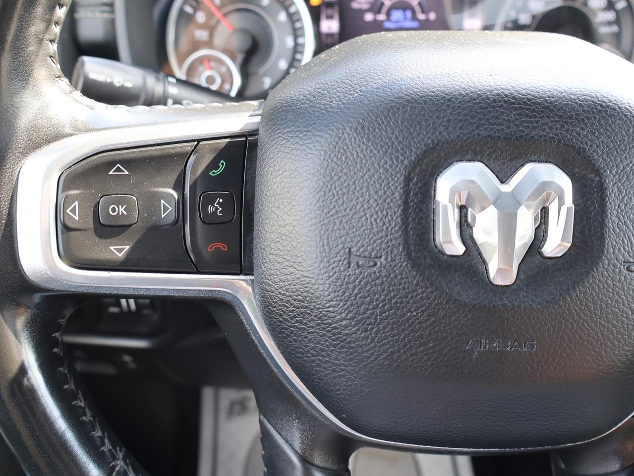 2022 RAM 1500 V8 LARAMIE CREW CAB 4WD *ACCIDENT FREE* CAMERA NAV BLUETOOTH LEATHER HEATED SEATS PANO ROOF CRUISE ALLOYS Photo