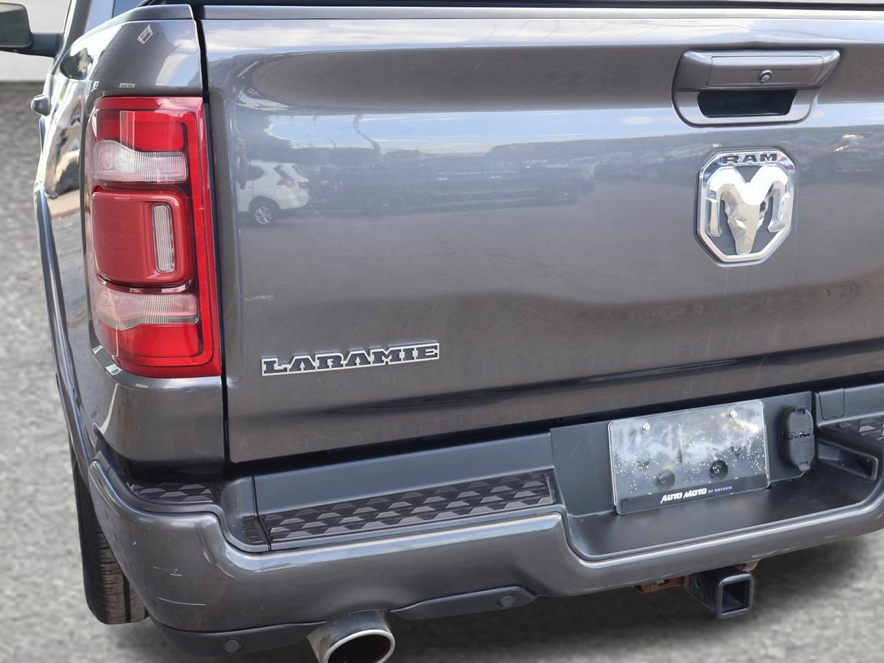 2022 RAM 1500 V8 LARAMIE CREW CAB 4WD *ACCIDENT FREE* CAMERA NAV BLUETOOTH LEATHER HEATED SEATS PANO ROOF CRUISE ALLOYS Photo