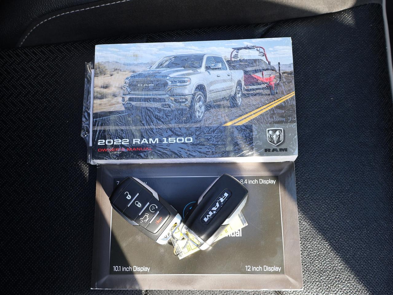2022 RAM 1500 V8 LARAMIE CREW CAB 4WD *ACCIDENT FREE* CAMERA NAV BLUETOOTH LEATHER HEATED SEATS PANO ROOF CRUISE ALLOYS Photo