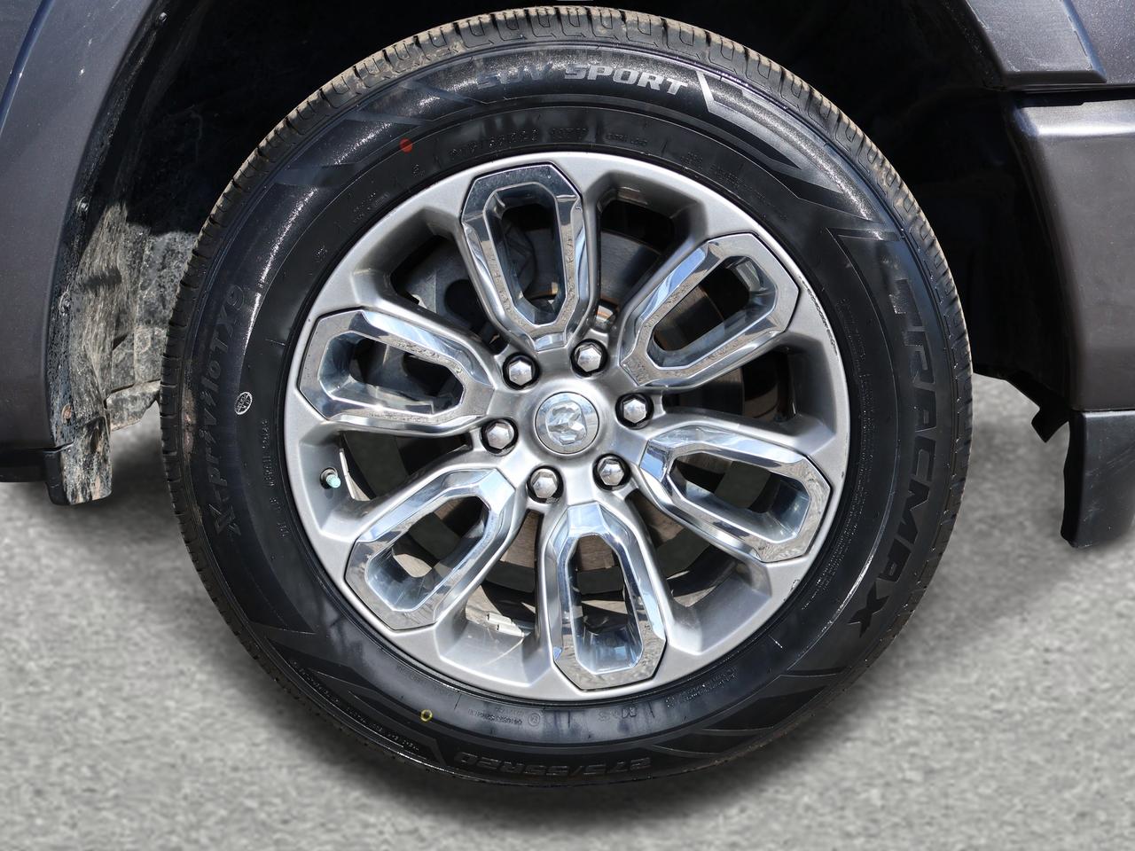 2022 RAM 1500 V8 LARAMIE CREW CAB 4WD *ACCIDENT FREE* CAMERA NAV BLUETOOTH LEATHER HEATED SEATS PANO ROOF CRUISE ALLOYS Photo