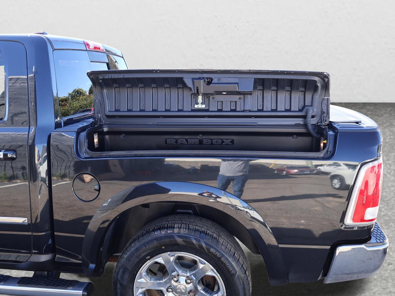 2017 RAM 1500 LARAMIE CERTIFIED *SERVICE HISTORY* CAMERA NAV BLUETOOTH LEATHER HEATED SEATS SUNROOF CRUISE ALLOYS Photo