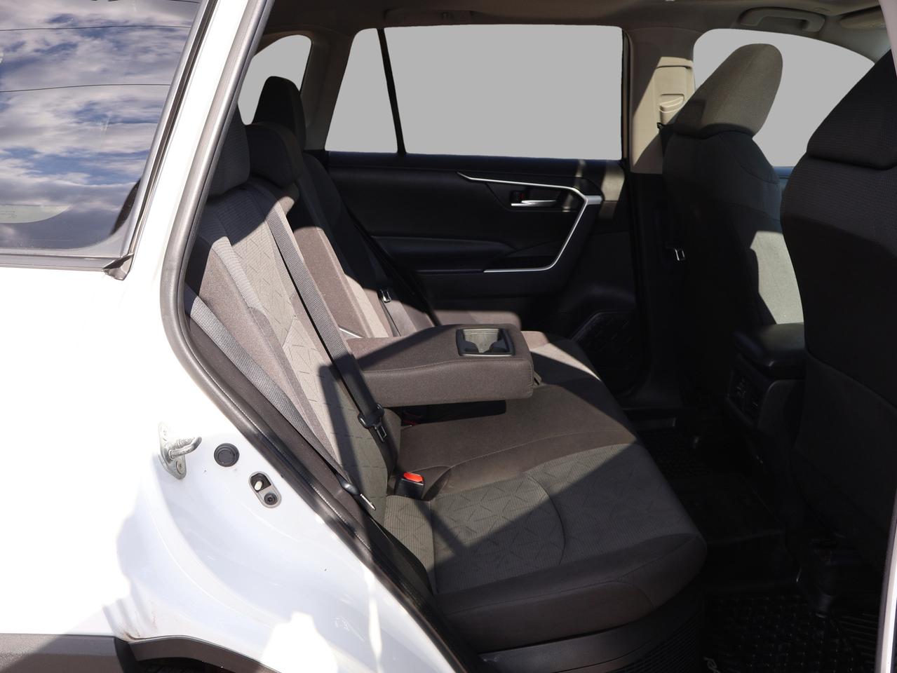 2024 Toyota RAV4 Hybrid XLE WOODLAND AWD *ACCIDENT FREE*ONE OWNER*TOYOTA MAINTAIN* Photo