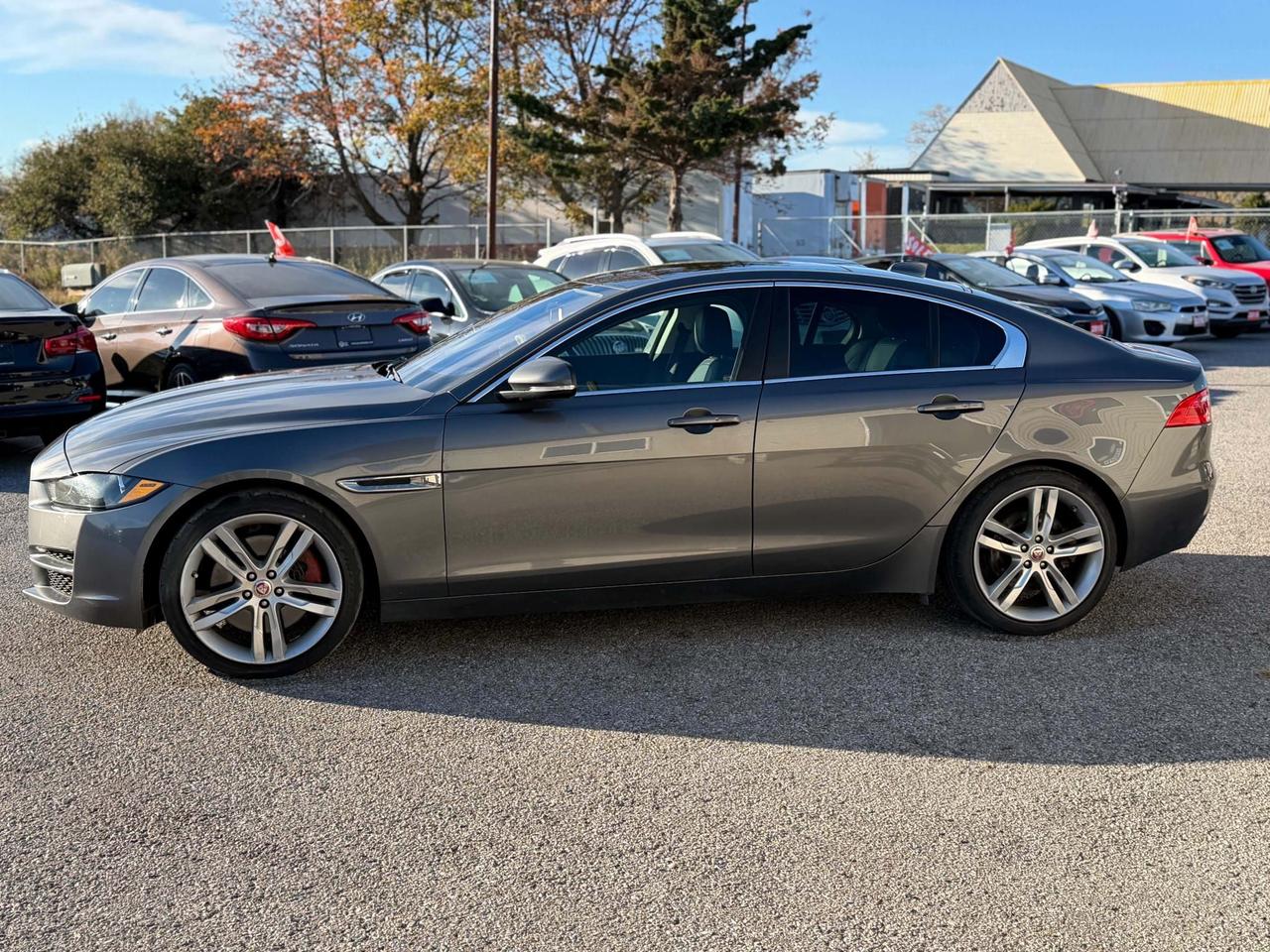 2017 Jaguar XE PRESTIGE Photo