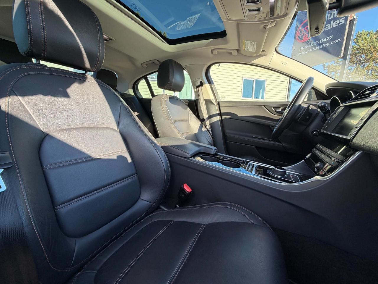2017 Jaguar XE PRESTIGE Photo