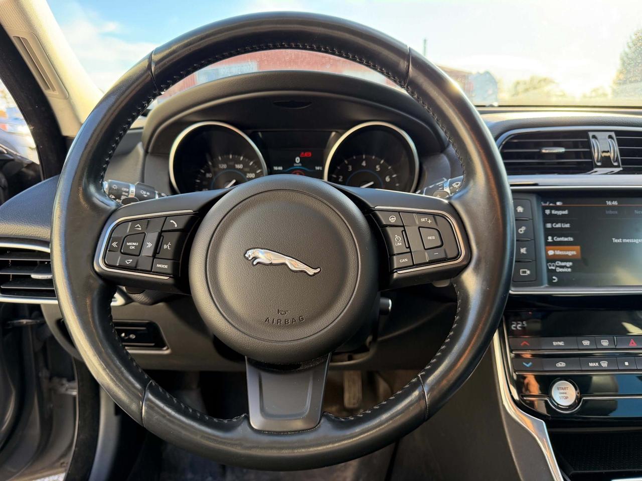 2017 Jaguar XE PRESTIGE Photo