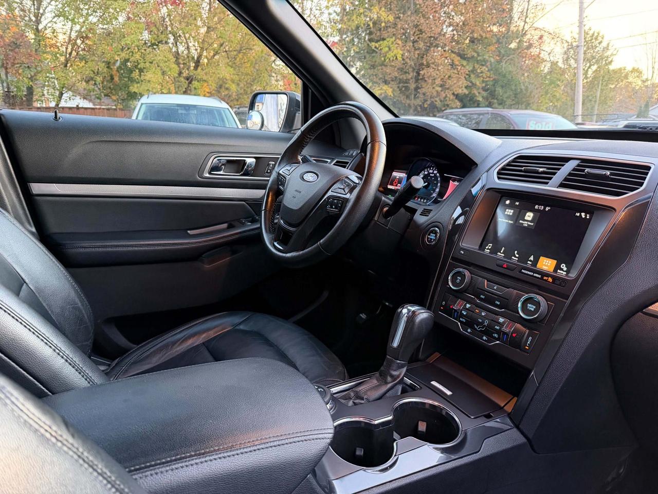 2018 Ford Explorer XLT 4WD Photo
