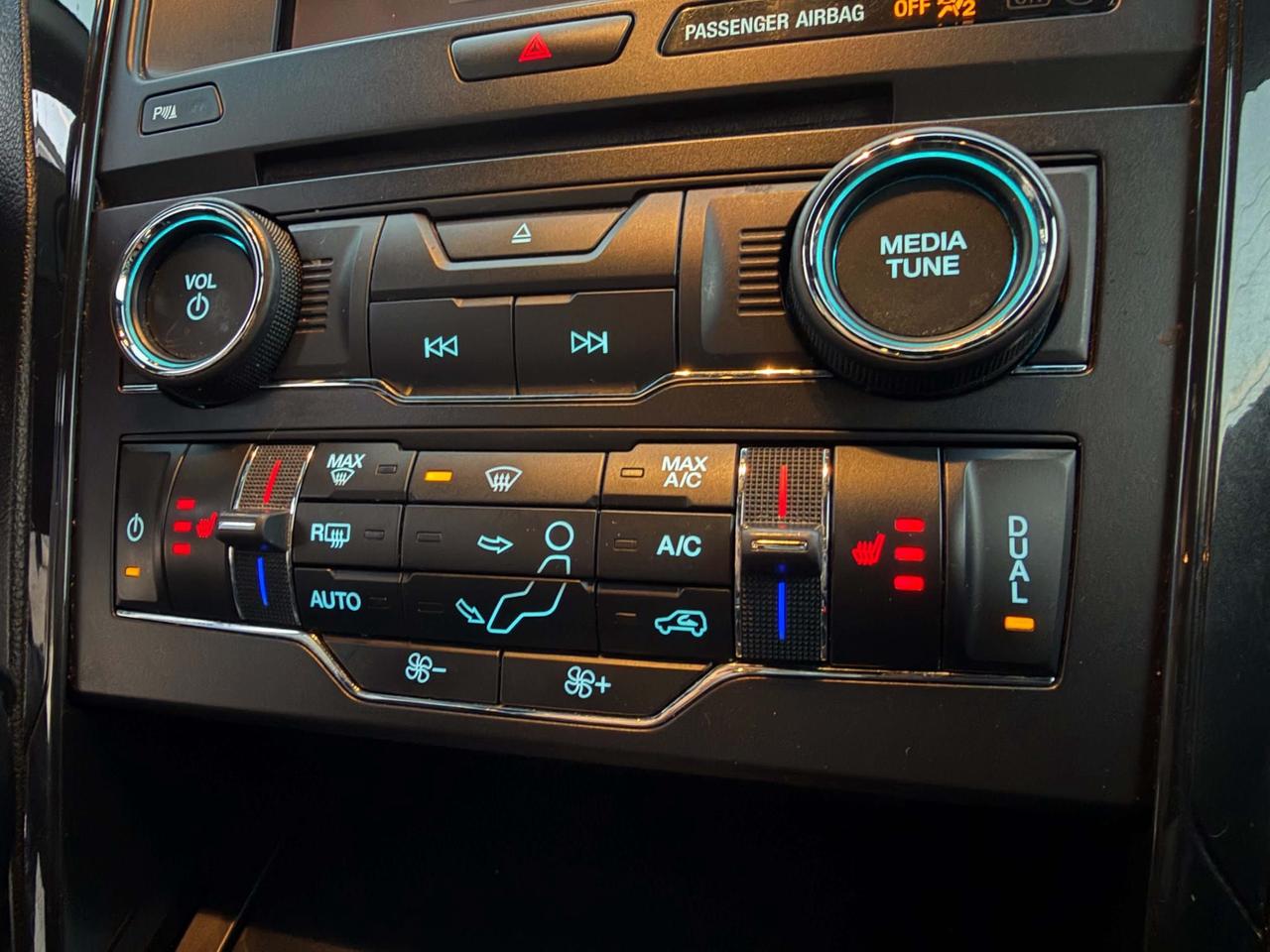 2018 Ford Explorer XLT 4WD Photo