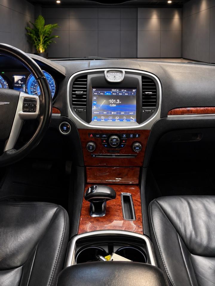 2014 Chrysler 300 4DR SDN AWD Photo