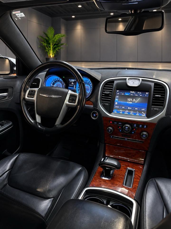 2014 Chrysler 300 4DR SDN AWD Photo