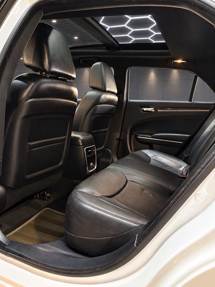 2014 Chrysler 300 4DR SDN AWD Photo