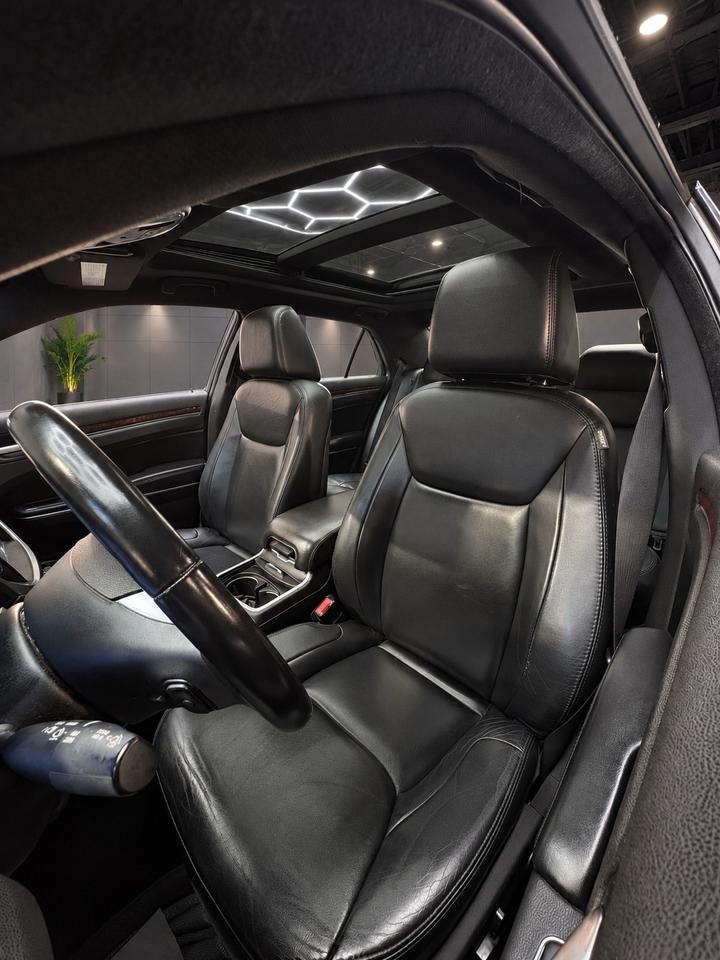 2014 Chrysler 300 4DR SDN AWD Photo