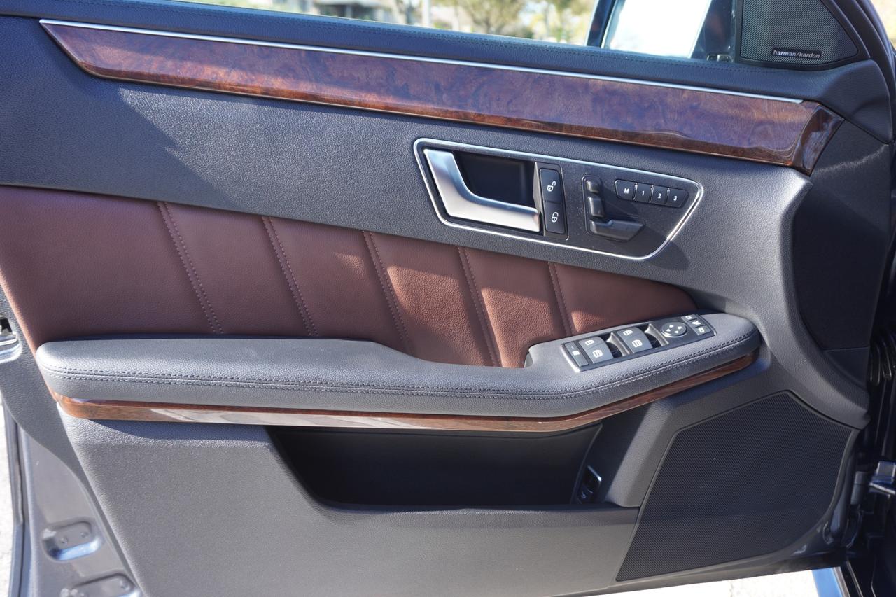 2013 Mercedes-Benz E-Class 1 OWNER / NO ACCIDENTS / STUNNING COMBO / ULTRA LOW KM'S / IMMACULATE Photo