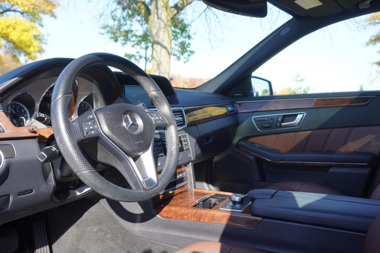 2013 Mercedes-Benz E-Class 1 OWNER / NO ACCIDENTS / STUNNING COMBO / ULTRA LOW KM'S / IMMACULATE Photo