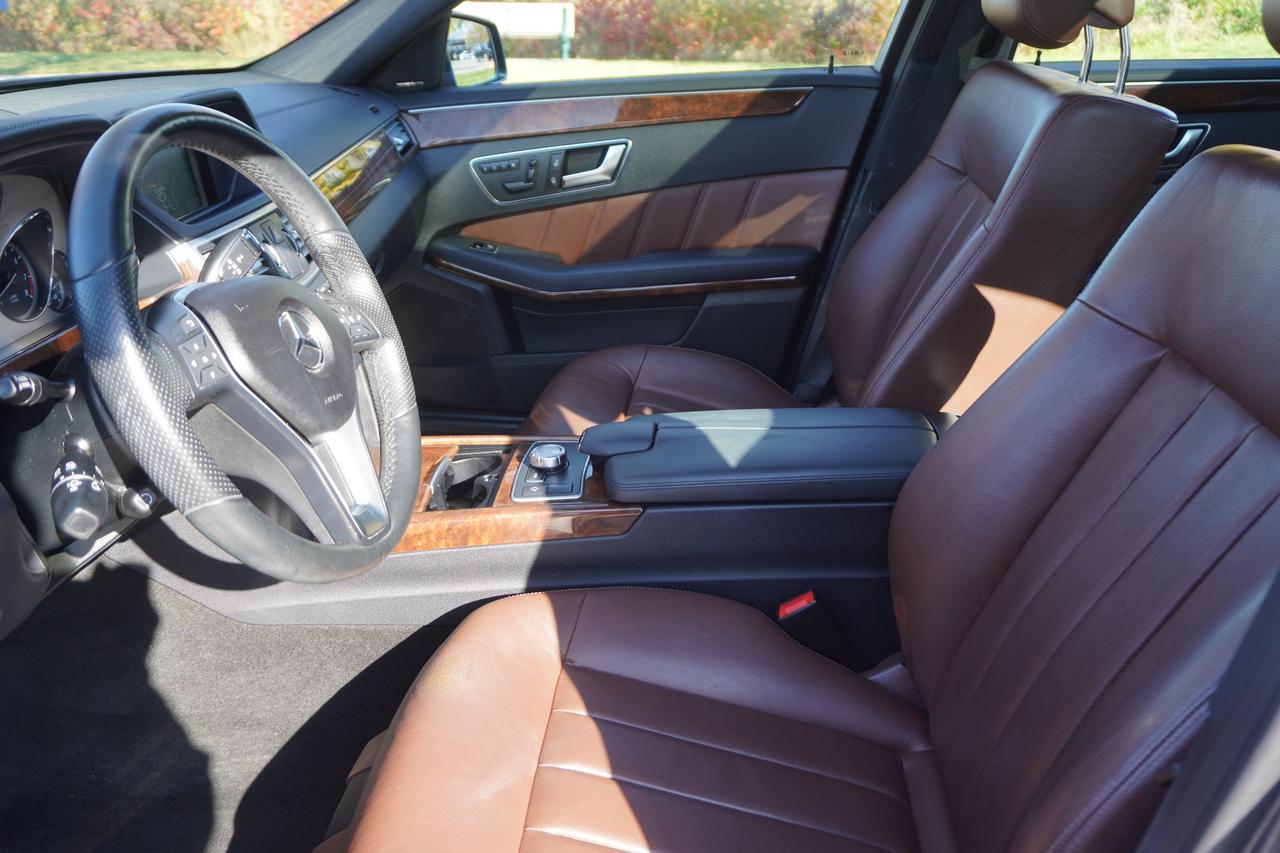 2013 Mercedes-Benz E-Class 1 OWNER / NO ACCIDENTS / STUNNING COMBO / ULTRA LOW KM'S / IMMACULATE Photo