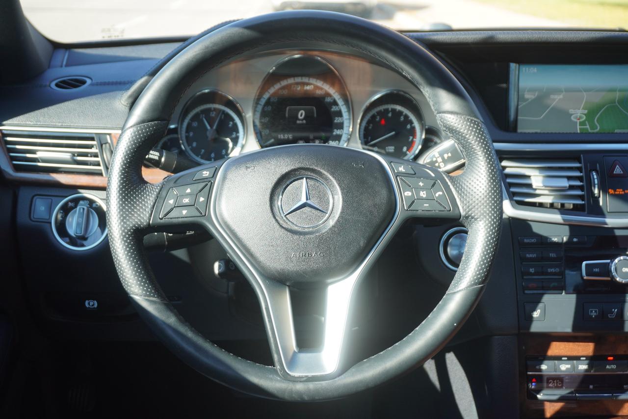 2013 Mercedes-Benz E-Class 1 OWNER / NO ACCIDENTS / STUNNING COMBO / ULTRA LOW KM'S / IMMACULATE Photo