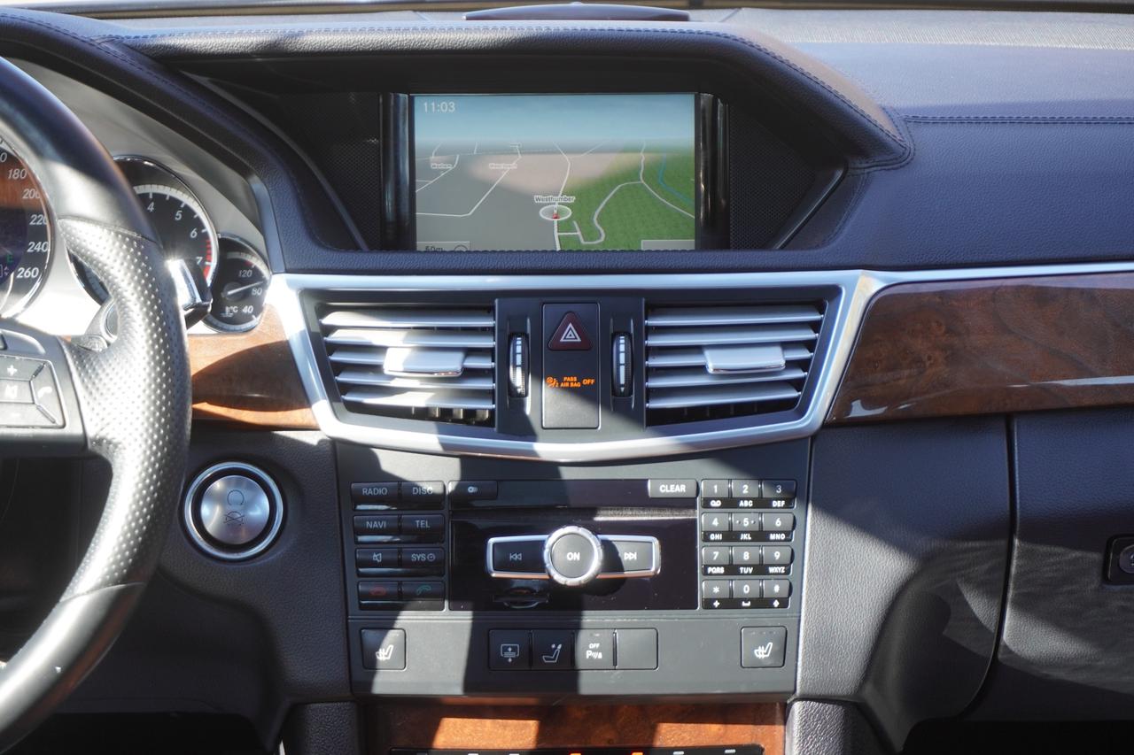 2013 Mercedes-Benz E-Class 1 OWNER / NO ACCIDENTS / STUNNING COMBO / ULTRA LOW KM'S / IMMACULATE Photo