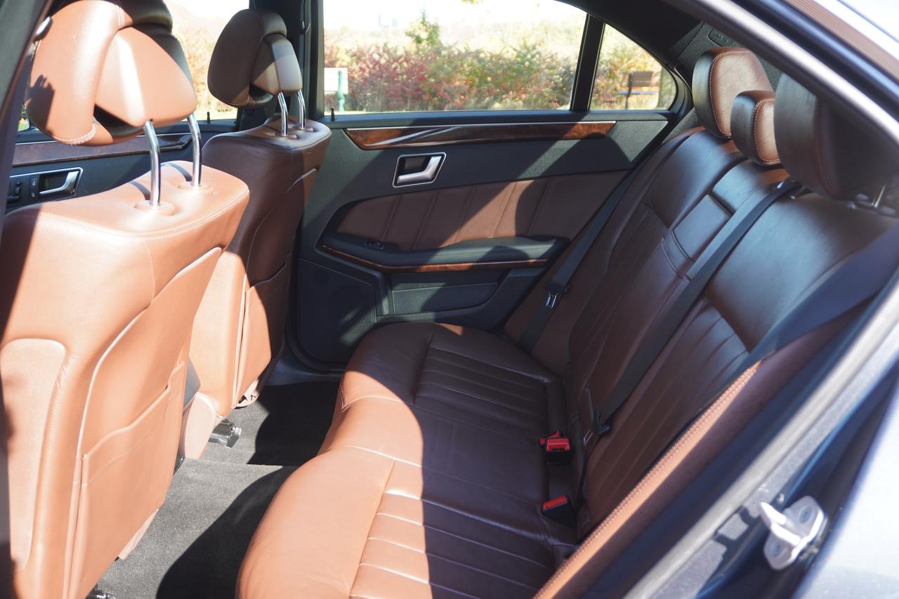 2013 Mercedes-Benz E-Class 1 OWNER / NO ACCIDENTS / STUNNING COMBO / ULTRA LOW KM'S / IMMACULATE Photo