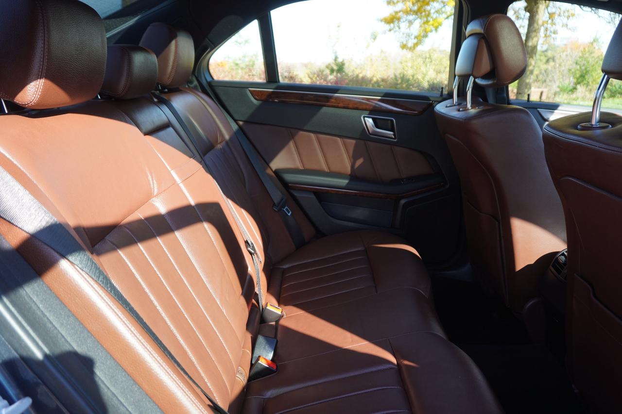 2013 Mercedes-Benz E-Class 1 OWNER / NO ACCIDENTS / STUNNING COMBO / ULTRA LOW KM'S / IMMACULATE Photo
