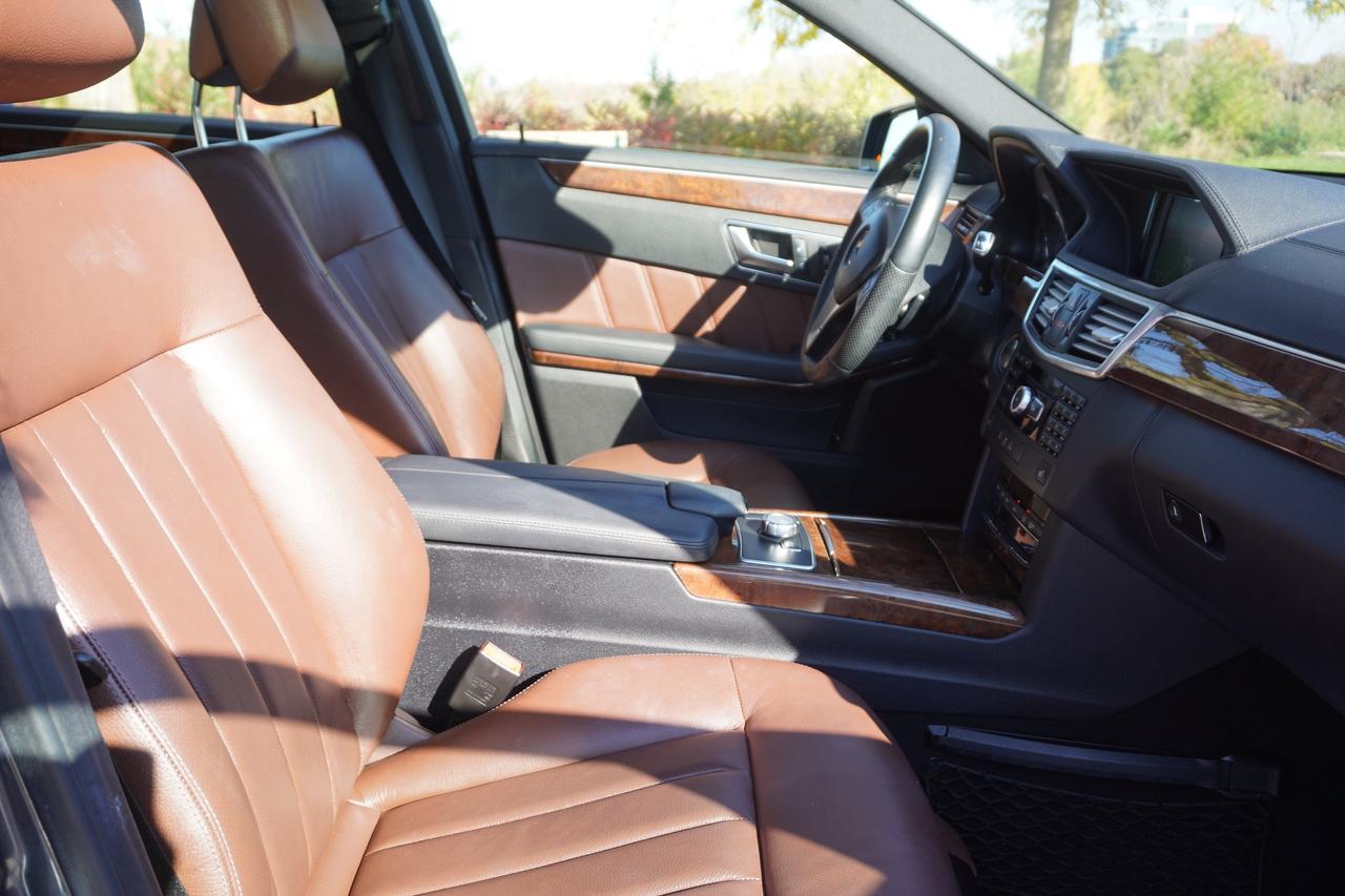 2013 Mercedes-Benz E-Class 1 OWNER / NO ACCIDENTS / STUNNING COMBO / ULTRA LOW KM'S / IMMACULATE Photo