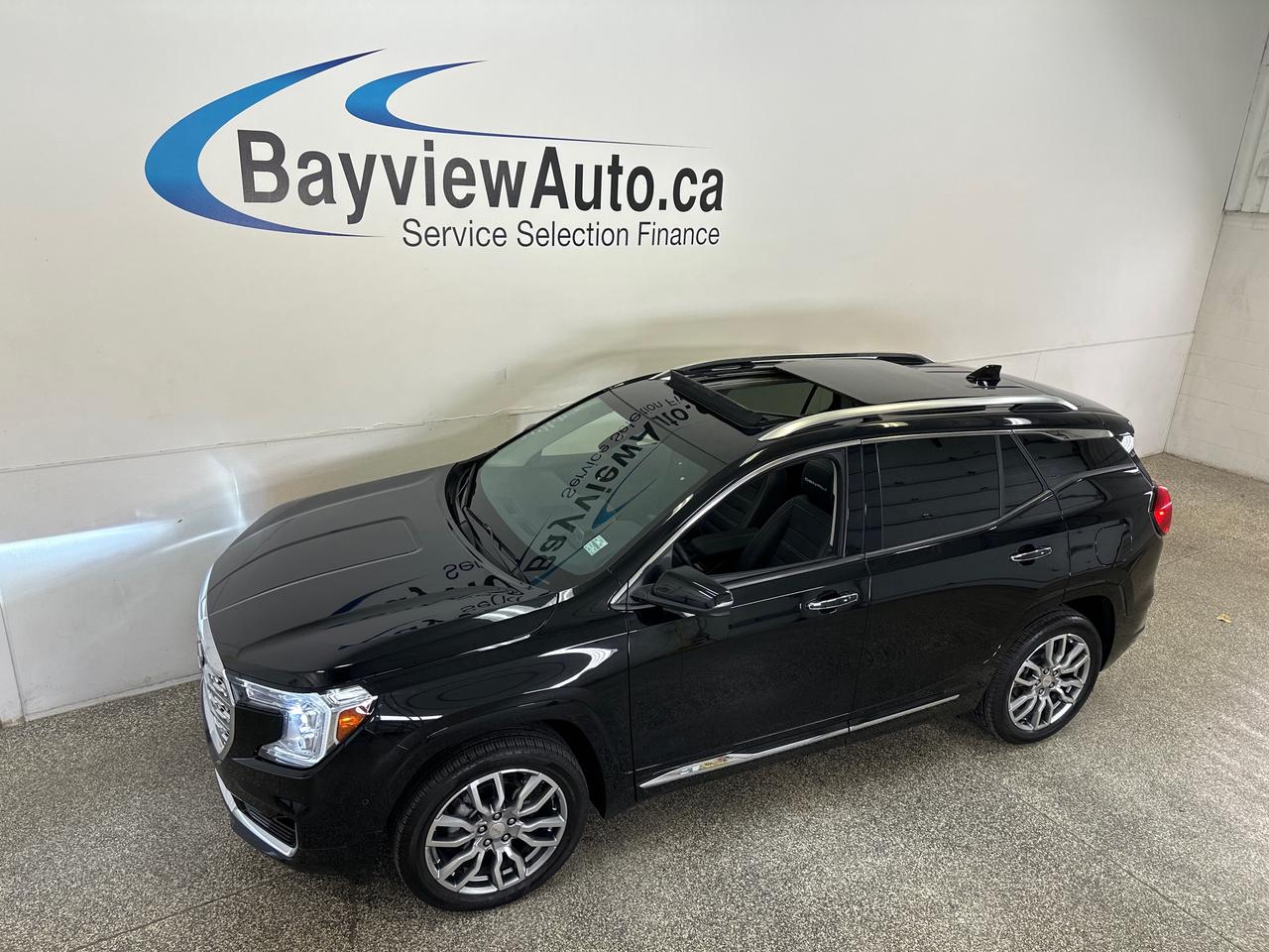 2024 GMC Terrain Denali DENALI/AWD/PANOROOF/16000KM/LEATHER/NAV/OFF 1 OWNER LEASE! Photo
