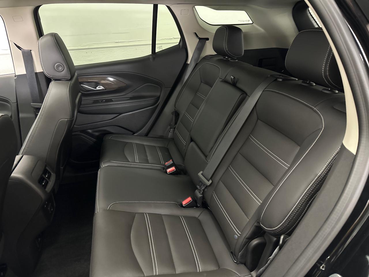 2024 GMC Terrain Denali DENALI/AWD/PANOROOF/16000KM/LEATHER/NAV/OFF 1 OWNER LEASE! Photo