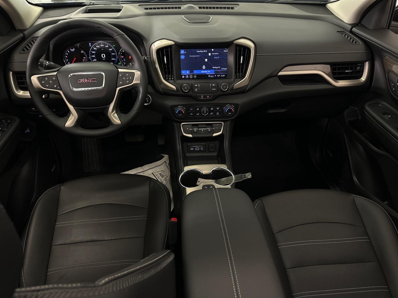 2024 GMC Terrain Denali DENALI/AWD/PANOROOF/16000KM/LEATHER/NAV/OFF 1 OWNER LEASE! Photo