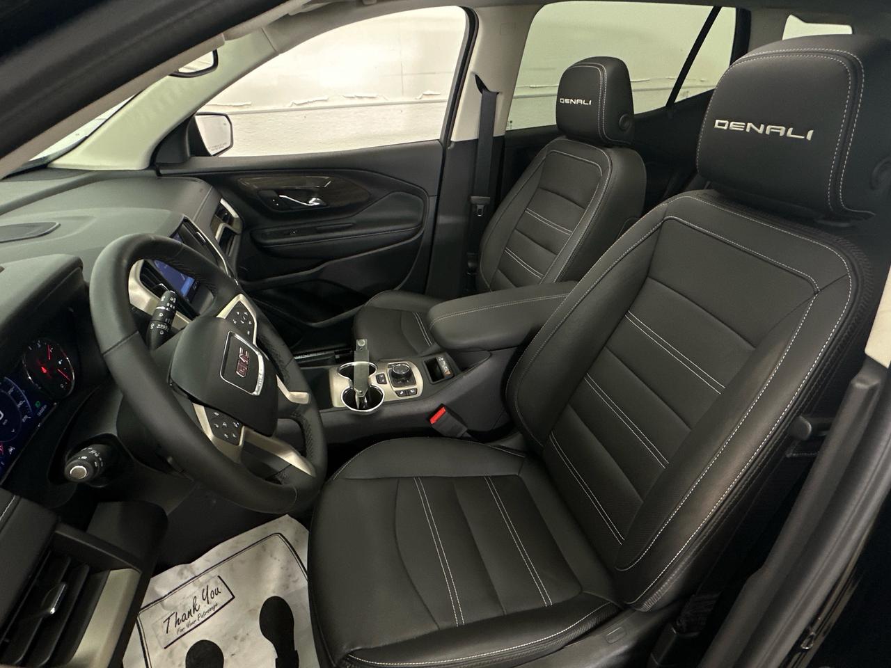 2024 GMC Terrain Denali DENALI/AWD/PANOROOF/16000KM/LEATHER/NAV/OFF 1 OWNER LEASE! Photo